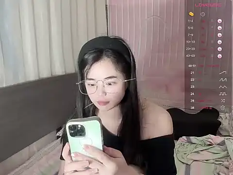 Lili-0521's Live XXX Chat