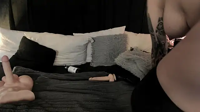Adeelinee Chat XXX live