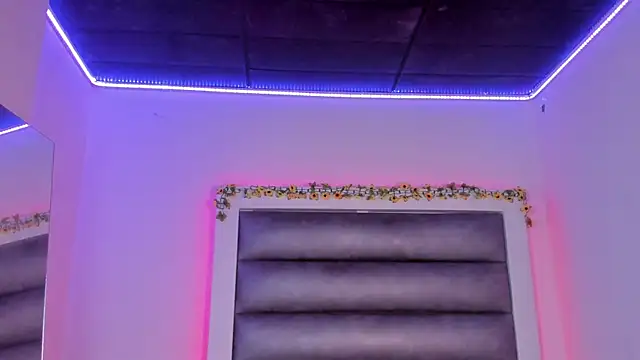 adhalee_js' Live XXX Chat