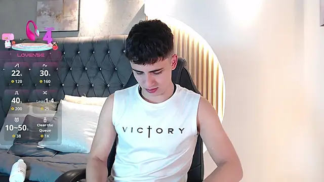 AdrianRinaldi Live XXX-chat