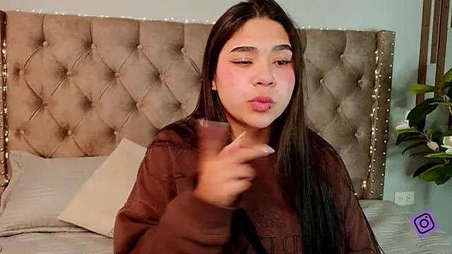 צ'אט XXX בשידור חי של Mylarossi