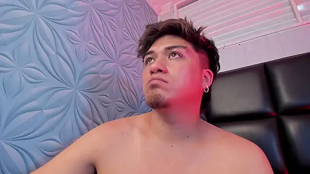 juanmechanic_ Adlı Modelin Canlı XXX Sohbeti