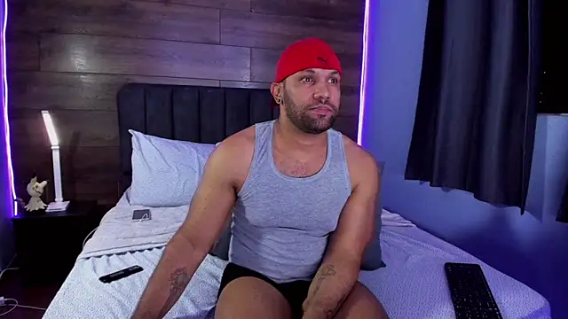anthonylatynxd Adlı Modelin Canlı XXX Sohbeti
