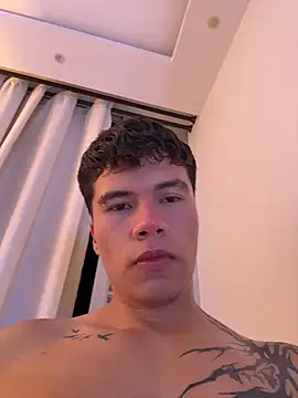 Logan_smith1 即時 XXX 聊天