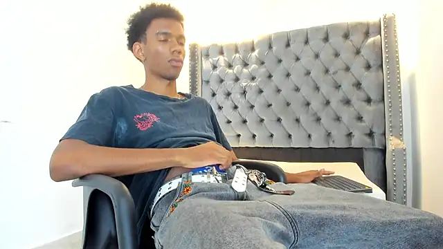 nero_reyd's Live XXX Chat
