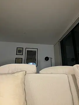 Rae_Lil_White live XXX chat