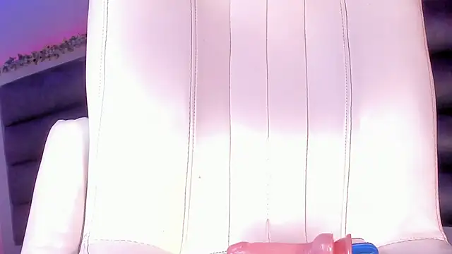 adhalee_js' Live XXX Chat