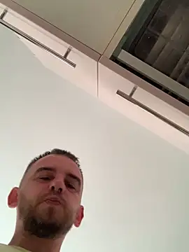 Maxpeins live XXX chat