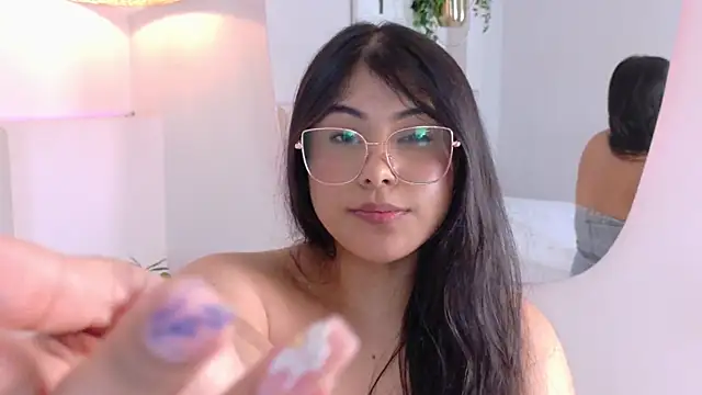 VioletBloomm Adlı Modelin Canlı XXX Sohbeti