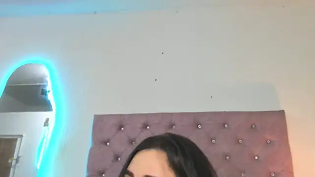 Chat +18 de laurenlaine ao vivo