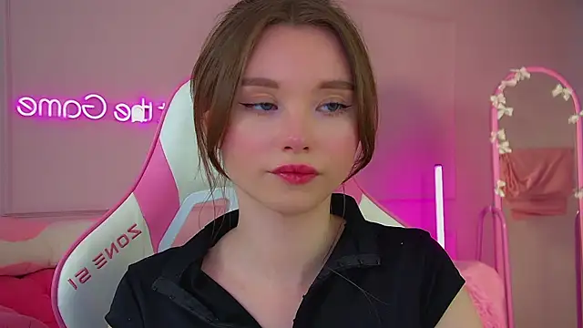 צ'אט XXX בשידור חי של KeiraAsti