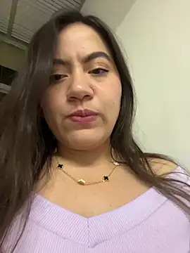 Iam__Cristal Adlı Modelin Canlı XXX Sohbeti