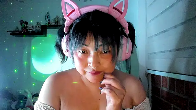 XXX chat uživo modela Shaddycute_