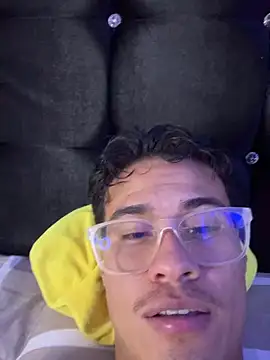 Chat +18 de TavoHot_ ao vivo