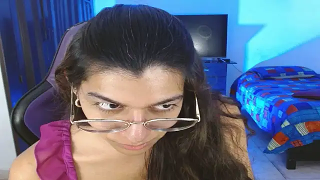 Czat XXX na żywo – Alanni_parker