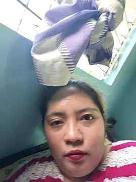 Chat XXX en directo de naughtiestmumknky99