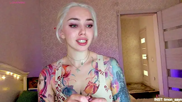 LillyMoure_'s Live XXX Chat