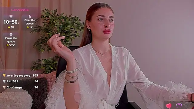 RinaKlark's Live XXX Chat