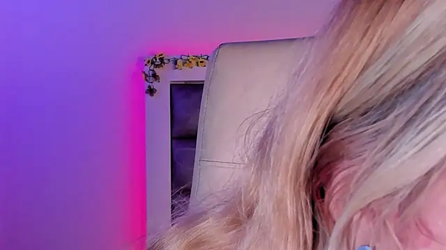 adhalee_js' Live XXX Chat
