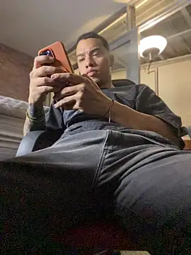 Chatroom XXX en direct de AlphaMasterXxx