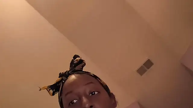 צ'אט XXX בשידור חי של dickcray11