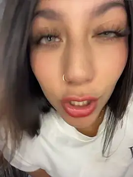 MiaJones21 লাইভ XXX চ্যাট