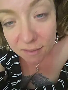 julimonroe XXX чат на живо