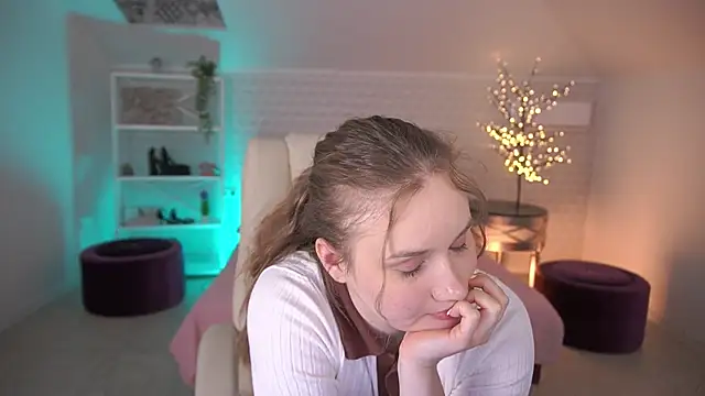 XXX chat uživo modela FoxyyKate