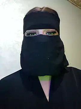 Chat +18 de Queenhoiyam ao vivo