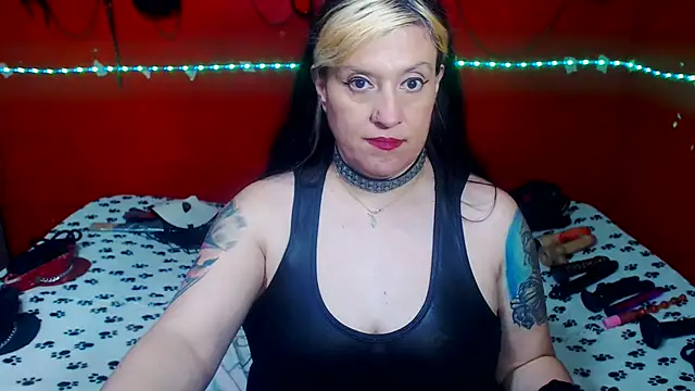 XXX chat uživo modela MATURE_Randy