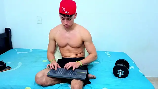 Luke_Muscle – Naživo XXX chat