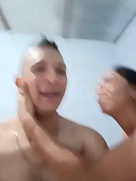 SkinnyLatinaCuckoldCouple Adlı Modelin Canlı XXX Sohbeti