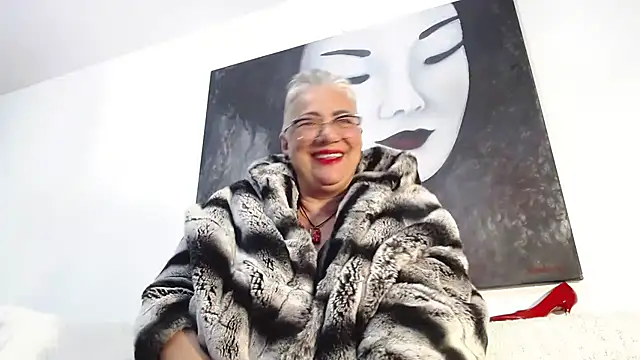 Онлайн чат XXX QueenfeeKaterina