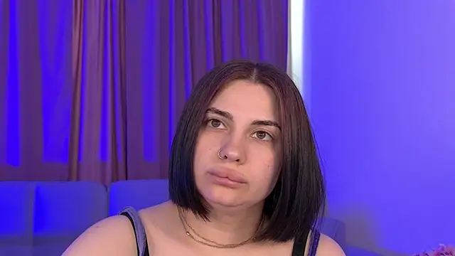 AdrianaToress Chat XXX in diretta