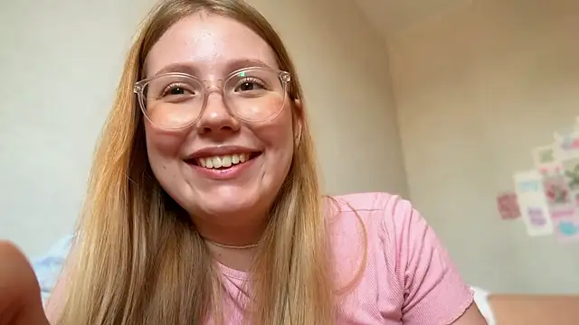 HoneyAudrey Chat XXX in diretta