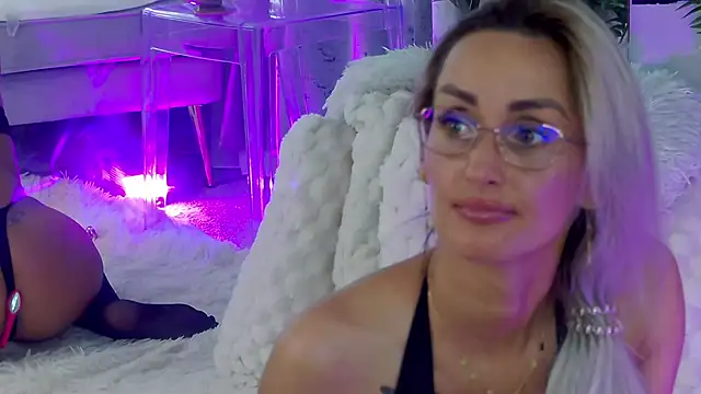 IsabelleEthan's Live XXX Chat