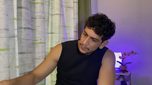 chicoinhibido Adlı Modelin Canlı XXX Sohbeti