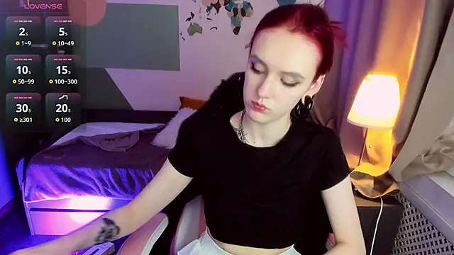 CrimsonMarquise's Live XXX Chat