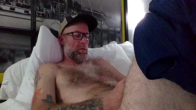 צ'אט XXX בשידור חי של tittycum3636