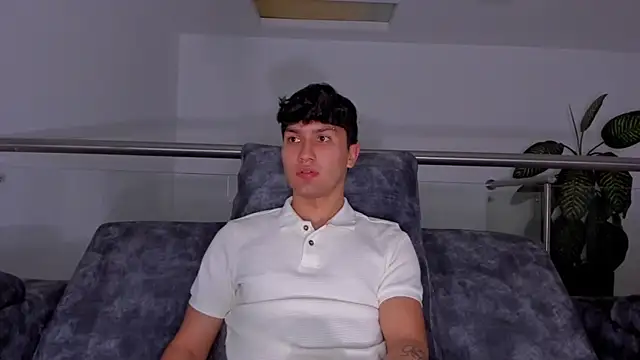 Valerio_James7 Adlı Modelin Canlı XXX Sohbeti