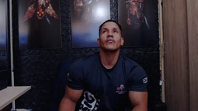 viktor_herrera Adlı Modelin Canlı XXX Sohbeti