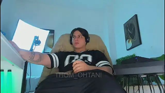 Chat +18 de Thom_Ohtani ao vivo