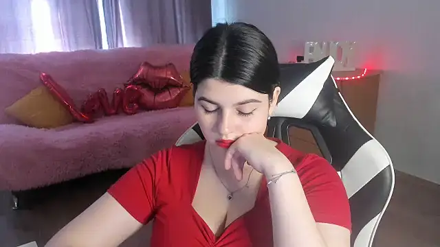 צ'אט XXX בשידור חי של KisaModel