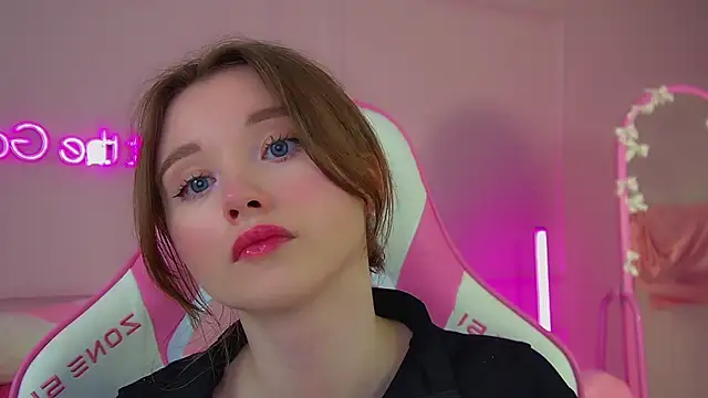KeiraAsti's Live XXX Chat