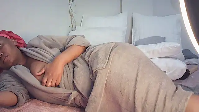 xxBoobieGal Adlı Modelin Canlı XXX Sohbeti