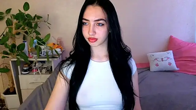 XXX chat uživo modela WildKittenX_