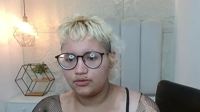 Echypyon_ élő XXX-chatje