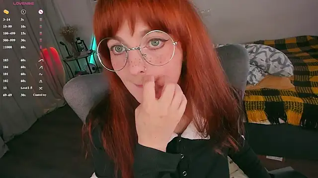 Chat +18 de Alice_CutePerv ao vivo