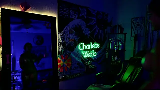 XXX chat uživo modela CharletteWebb