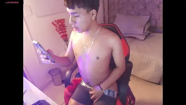 Chat +18 de noa_hot69 ao vivo